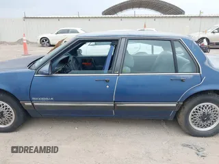 1990 Pontiac Bonneville z VIN 1G2HX54C6L1204370, wystawiony jako IAAI lot #42283309 z przebiegiem 114 427 mil mil oraz . Historia ofert i sprzedaży dostępna na DreamBid. Obrazek 14.