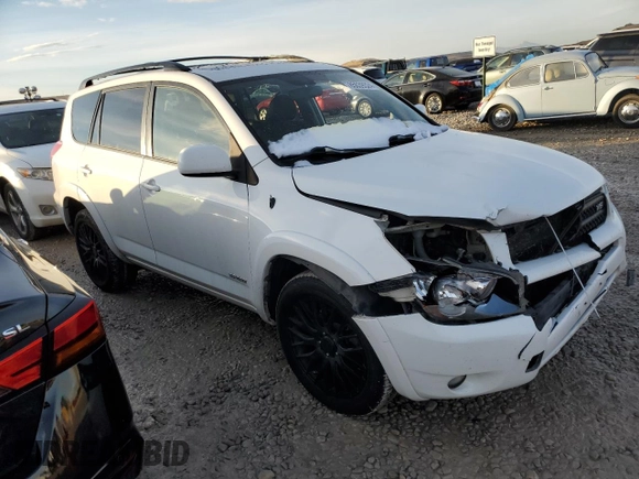 2007 Toyota RAV4 Sport with VIN JTMBK32V476025200, listed as a Copart auction lot 85039324 with 177,018 mi miles and Salvage Title. Bid and sale history available at carsss.com. Image 4.