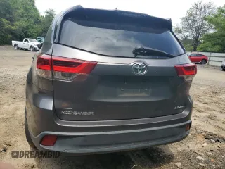 2018 Toyota Highlander LE with VIN 5TDBZRFH5JS824574, listed as a Copart auction lot 57248455 with 123,799 mi miles and Clean title. Bid and sale history available at DreamBid. Image 6.