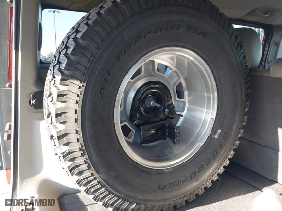 2004 Hummer H2 with VIN 5GRGN23U24H104618, listed as a IAAI auction lot 41972937 with 106,181 mi miles. Bid and sale history available at carsss.com. Image 12.