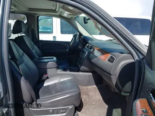 2008 GMC Yukon XL Commercial z VIN 1GKFK163X8J238038, wystawiony jako IAAI lot #41948195 z przebiegiem 53 475 mil mil oraz . Historia ofert i sprzedaży dostępna na DreamBid. Obrazek 5.