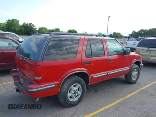 1998 Chevrolet Blazer LS с VIN 1GNDT13W8WK114850, выставлен на аукционе IAAI как лот 42458088 с пробегом Не указан миль и . История ставок и продаж доступна на DreamBid. Изображение 4.