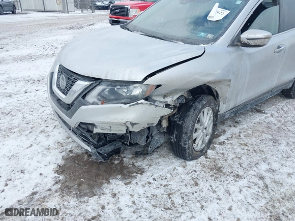 2020 Nissan Rogue SV with VIN JN8AT2MV3LW142622, listed as a IAAI auction lot 41617622 with 70,135 mi miles. Bid and sale history available at carsss.com. Image 6.