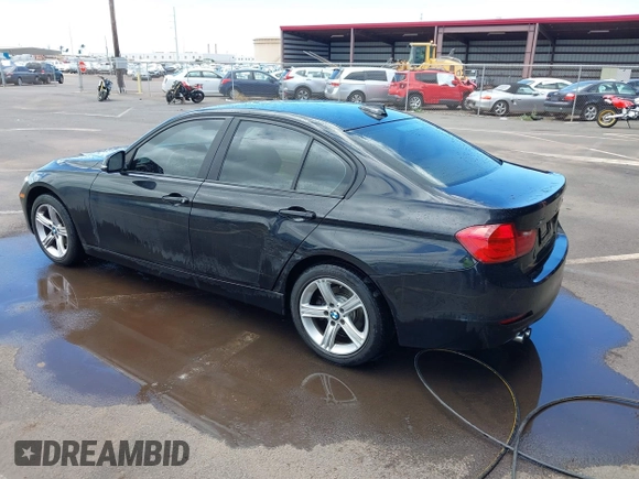 2013 BMW 3 Series 328i xDrive z VIN WBA3B3C52DF536321, wystawiony jako IAAI lot #42004170 z przebiegiem 70 985 mil mil oraz . Historia ofert i sprzedaży dostępna na DreamBid. Obrazek 3.