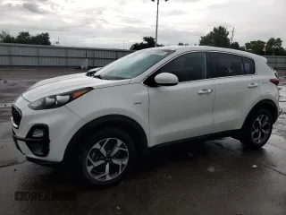 2020 Kia Sportage LX z VIN KNDPMCAC3L7777474, wystawiony jako Copart lot #58840615 z przebiegiem 89 200 mil mil oraz Szkoda całkowita • Salvage title. Historia ofert i sprzedaży dostępna na DreamBid. Obrazek 1.