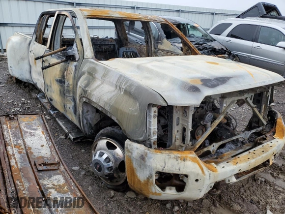 2015 GMC Sierra 3500HD Denali z VIN 1GT424E86FF592155, wystawiony jako Copart lot #38358354 z przebiegiem Nie podano mil oraz Nie do naprawy • Non repairable. Historia ofert i sprzedaży dostępna na DreamBid. Obrazek 4.