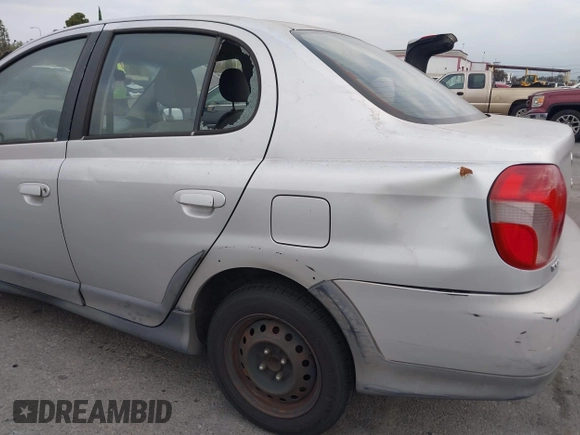 2000 Toyota ECHO z VIN JTDBT1235Y0082364, wystawiony jako IAAI lot #41894846 z przebiegiem 247 781 mil mil oraz . Historia ofert i sprzedaży dostępna na DreamBid. Obrazek 6.