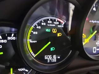 2016 Porsche Panamera S E-Hybrid z VIN WP0AD2A74GL040039, wystawiony jako IAAI lot #42411042 z przebiegiem 60 616 mil mil oraz . Historia ofert i sprzedaży dostępna na DreamBid. Obrazek 16.