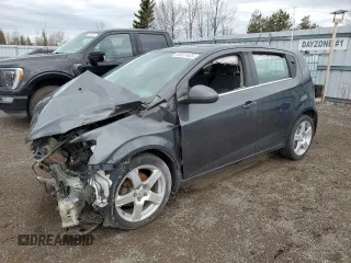 2016 Chevrolet Sonic LT z VIN 1G1JC6SH9G4116987, wystawiony jako Copart lot #53051465 z przebiegiem Nie podano mil oraz Szkoda całkowita • Salvage title. Historia ofert i sprzedaży dostępna na DreamBid. Obrazek 1.