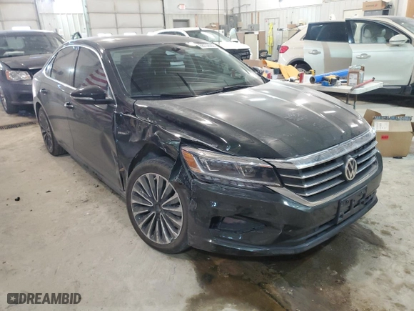 2022 Volkswagen Passat 2.0T Limited Edition with VIN 1VWBA7A30NC004575, listed as a Copart auction lot 68739082 with 19,049 mi miles. Bid and sale history available at carsss.com. Image 4.