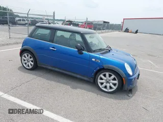 2006 MINI Hardtop S z VIN WMWRE33516TJ37034, wystawiony jako IAAI lot #42424002 z przebiegiem 106 104 mil mil oraz . Historia ofert i sprzedaży dostępna na DreamBid. Obrazek 1.