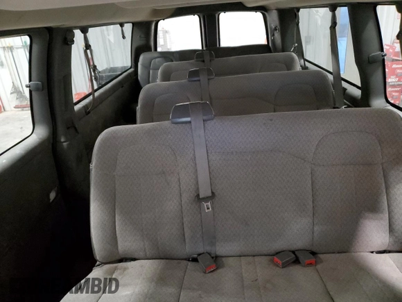 2017 Chevrolet Express Passenger LT z VIN 1GAZGPFF6H1147784, wystawiony jako Copart lot #84001734 z przebiegiem 237 613 mil mil oraz Czysty tytuł • Clean title. Historia ofert i sprzedaży dostępna na DreamBid. Obrazek 10.