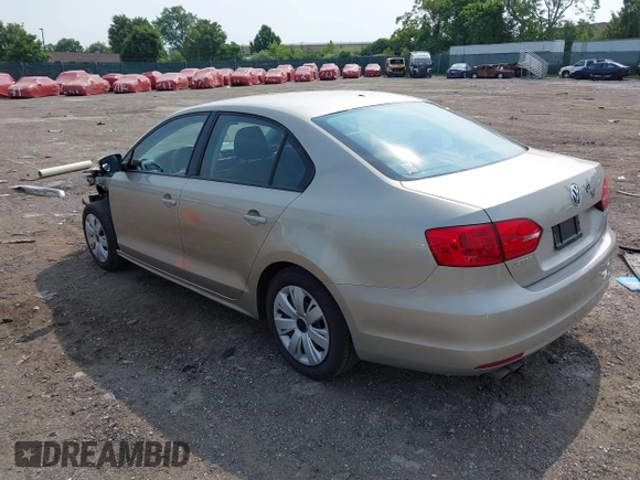 2012 Volkswagen Jetta SE z VIN 3VWDP7AJ6CM127542, wystawiony jako IAAI lot #42405701 z przebiegiem 137 240 mil mil oraz . Historia ofert i sprzedaży dostępna na DreamBid. Obrazek 3.