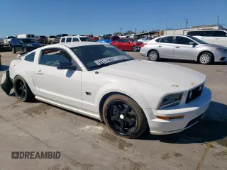2006 Ford Mustang GT Deluxe z VIN 1ZVFT82H865186270, wystawiony jako Copart lot #49670655 z przebiegiem Nie podano mil oraz Szkoda całkowita • Salvage title. Historia ofert i sprzedaży dostępna na DreamBid. Obrazek 4.