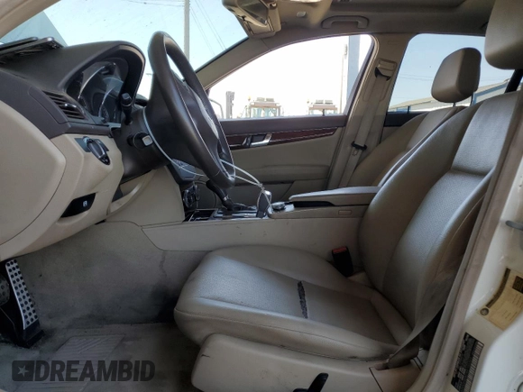 2010 Mercedes-Benz C 300 Sport z VIN WDDGF5EB2AR100365, wystawiony jako Copart lot #61006965 z przebiegiem 103 925 mil mil oraz Szkoda całkowita • Salvage title. Historia ofert i sprzedaży dostępna na DreamBid. Obrazek 7.