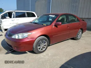 2005 Toyota Camry STD z VIN 4T1BE32K15U048872, wystawiony jako Copart lot #61947004 z przebiegiem 259 422 mil mil oraz Nie do naprawy • Non repairable. Historia ofert i sprzedaży dostępna na DreamBid. Obrazek 1.