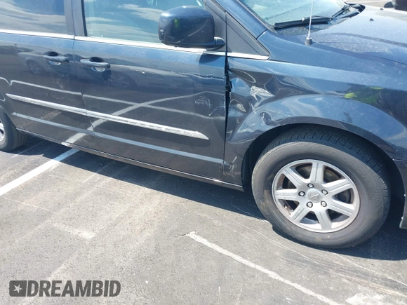 2013 Chrysler Town & Country Touring with VIN 2C4RC1BG8DR594671, listed as a IAAI auction lot 42039026 with 208,909 mi miles. Bid and sale history available at carsss.com. Image 6.
