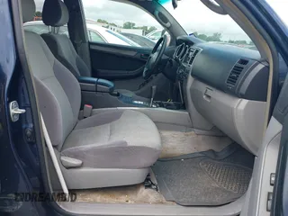 2003 Toyota 4Runner SR5 z VIN JTEZU14R638004274, wystawiony jako IAAI lot #42108311 z przebiegiem Nie podano mil oraz . Historia ofert i sprzedaży dostępna na DreamBid. Obrazek 5.