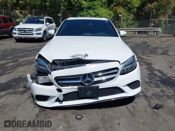 2019 Mercedes-Benz C 300 z VIN 55SWF8EB3KU297396, wystawiony jako IAAI lot #42064934 z przebiegiem 74 926 mil mil oraz . Historia ofert i sprzedaży dostępna na DreamBid. Obrazek 12.
