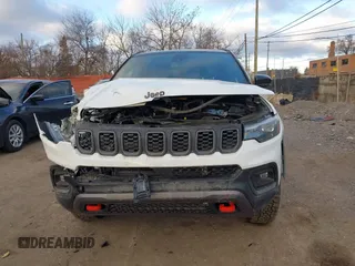 2024 Jeep Compass Trailhawk с VIN 3C4NJDDN7RT131393, выставлен на аукционе IAAI как лот 41217550 с пробегом 8 215 миль миль и . История ставок и продаж доступна на DreamBid. Изображение 6.