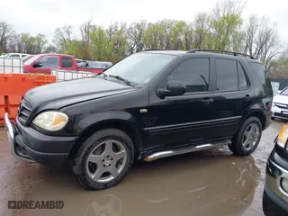 2001 Mercedes-Benz M-Class with VIN 4JGAB72E41A275216, listed as a IAAI auction lot 41953087 with 243,589 mi miles. Bid and sale history available at carsss.com. Image 14.