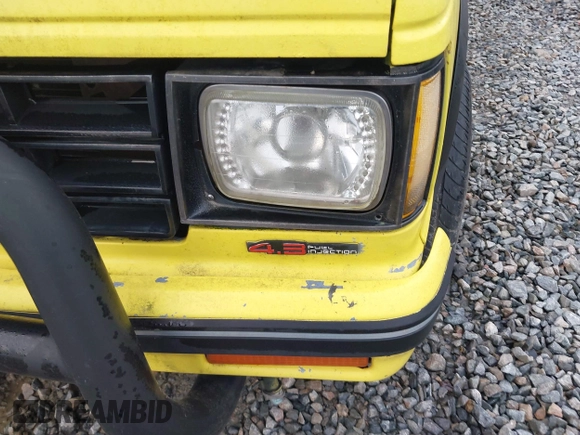 1989 Chevrolet Blazer z VIN 1GNCT18Z7K8226240, wystawiony jako IAAI lot #42367663 z przebiegiem 213 142 mil mil oraz . Historia ofert i sprzedaży dostępna na DreamBid. Obrazek 13.