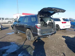 2017 Toyota 4Runner SR5 with VIN JTEBU5JRXH5431401, listed as a IAAI auction lot 41231941 with 133,324 mi miles. Bid and sale history available at carsss.com. Image 3.