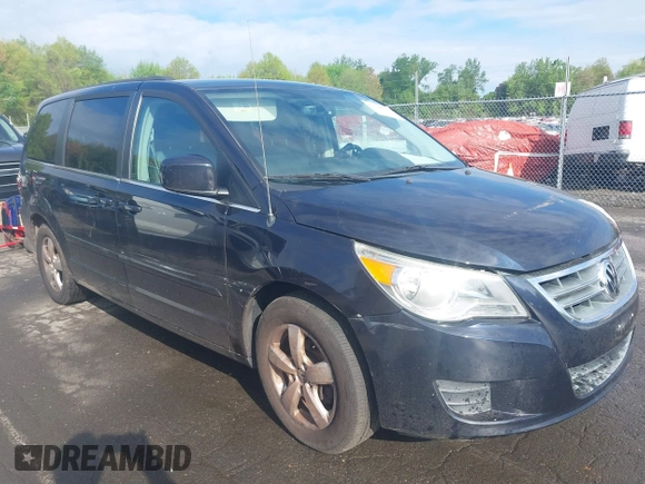 2011 Volkswagen Routan SE z VIN 2V4RW3DG3BR717246, wystawiony jako IAAI lot #42196697 z przebiegiem 155 375 mil mil oraz . Historia ofert i sprzedaży dostępna na DreamBid. Obrazek 1.