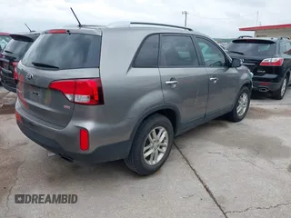 2015 Kia Sorento LX with VIN 5XYKT4A60FG659175, listed as a IAAI auction lot 42133740 with 178,406 mi miles. Bid and sale history available at carsss.com. Image 4.