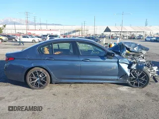 2023 BMW 5 Series 530e z VIN WBA13AG02PCM95685, wystawiony jako IAAI lot #41403195 z przebiegiem Nie podano mil oraz . Historia ofert i sprzedaży dostępna na DreamBid. Obrazek 13.