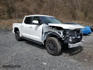 2025 Toyota Tundra 4WD SR with VIN 5TFLA5DB0SX246981, listed as a Copart auction lot 52457275 with 8 mi miles and Salvage Title. Bid and sale history available at carsss.com. Image 4.