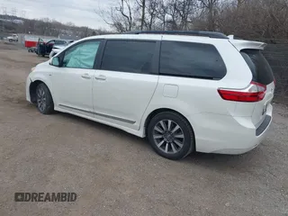 2018 Toyota Sienna XLE with VIN 5TDDZ3DC3JS197113, listed as a IAAI auction lot 41622680 with 70,308 mi miles. Bid and sale history available at carsss.com. Image 3.