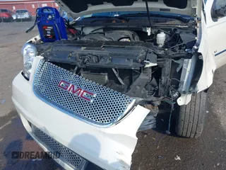 2010 GMC Yukon XL Denali with VIN 1GKUKMEF6AR157775, listed as a IAAI auction lot 41521509 with 201,836 mi miles. Bid and sale history available at carsss.com. Image 6.