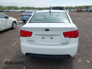 2010 Kia Forte EX z VIN KNAFU4A22A5292290, wystawiony jako IAAI lot #42195990 z przebiegiem 81 220 mil mil oraz . Historia ofert i sprzedaży dostępna na DreamBid. Obrazek 16.