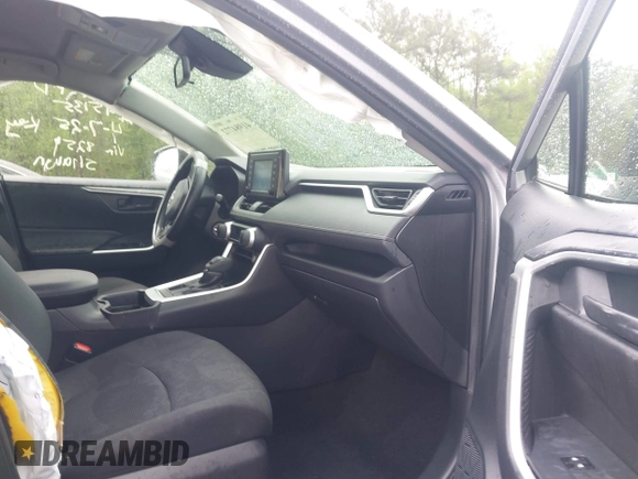 2019 Toyota RAV4 LE with VIN JTMG1RFV6KD508259, listed as a IAAI auction lot 41984772 with 101,606 mi miles. Bid and sale history available at carsss.com. Image 5.