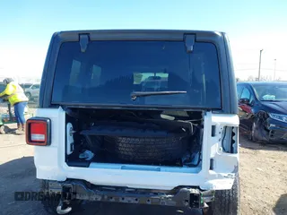 2018 Jeep Wrangler Unlimited Sport S z VIN 1C4HJXDG8JW117341, wystawiony jako IAAI lot #42037176 z przebiegiem 44 750 mil mil oraz . Historia ofert i sprzedaży dostępna na DreamBid. Obrazek 6.