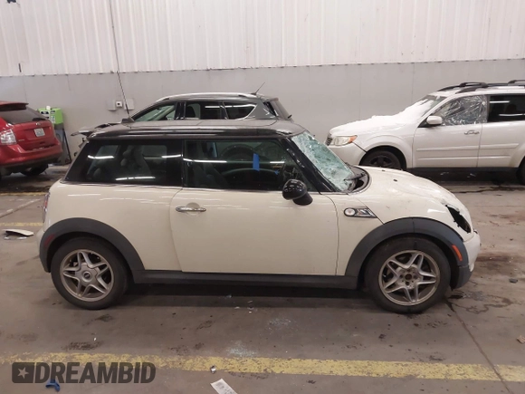 2009 MINI Hardtop S with VIN WMWMF73509TW85898, listed as a IAAI auction lot 41559954 with 97,186 mi miles and . Bid and sale history available at DreamBid. Image 13.