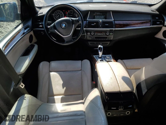 2012 BMW X5 35d z VIN 5UXZW0C54C0B88136, wystawiony jako Copart lot #55852155 z przebiegiem 196 125 mil mil oraz Nie do naprawy • Non repairable. Historia ofert i sprzedaży dostępna na DreamBid. Obrazek 8.
