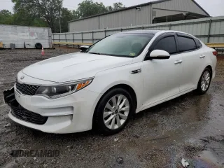 2016 Kia Optima EX z VIN 5XXGU4L32GG095105, wystawiony jako Copart lot #56227925 z przebiegiem 116 037 mil mil oraz Szkoda całkowita • Salvage title. Historia ofert i sprzedaży dostępna na DreamBid. Obrazek 1.