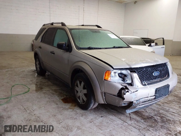 2005 Ford Freestyle SE with VIN 1FMZK04175GA18980, listed as a IAAI auction lot 41464974 with 165,137 mi miles. Bid and sale history available at carsss.com. Image 1.