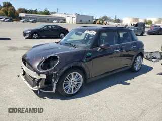 2015 MINI Hardtop 4 Door z VIN WMWXS5C57FT829133, wystawiony jako Copart lot #58764405 z przebiegiem 63 774 mil mil oraz Szkoda całkowita • Salvage title. Historia ofert i sprzedaży dostępna na DreamBid. Obrazek 1.