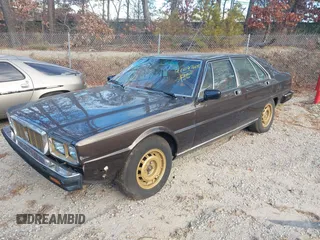 1982 Maserati Quattroporte z VIN ZAMBC1102CA301920, wystawiony jako IAAI lot #41297603 z przebiegiem 62 287 mil mil oraz . Historia ofert i sprzedaży dostępna na DreamBid. Obrazek 18.
