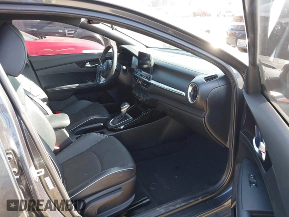 2021 Kia Forte GT-Line with VIN 3KPF34AD2ME418132, listed as a IAAI auction lot 42736894 with 58,901 mi miles and . Bid and sale history available at DreamBid. Image 5.