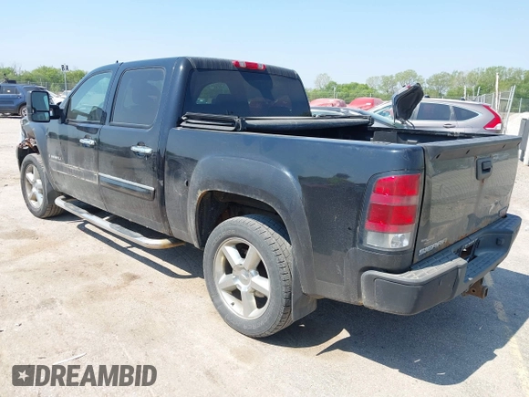 2008 GMC Sierra Denali z VIN 2GTEK638881272803, wystawiony jako IAAI lot #42269401 z przebiegiem 239 033 mil mil oraz . Historia ofert i sprzedaży dostępna na DreamBid. Obrazek 3.