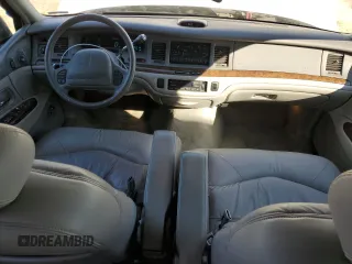 1997 Lincoln Town Car Signature z VIN 1LNLM82W9VY633666, wystawiony jako Copart lot #45396215 z przebiegiem 100 182 mil mil oraz Szkoda całkowita • Salvage title. Historia ofert i sprzedaży dostępna na DreamBid. Obrazek 8.