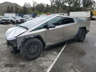 2024 Tesla Cybertruck Cyberbeast z VIN 7G2CEHEE1RA037505, wystawiony jako Copart lot #48383485 z przebiegiem Nie podano mil oraz Szkody całkowita. Historia ofert i sprzedaży dostępna na DreamBid. Obrazek 1.