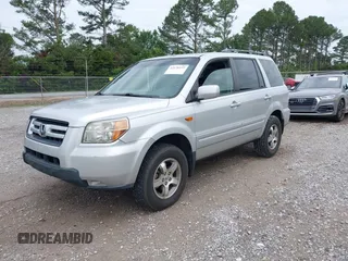 2008 Honda Pilot SE with VIN 5FNYF28338B022776, listed as a IAAI auction lot 42176122 with 180,049 mi miles and . Bid and sale history available at carsss.com. Image 2.