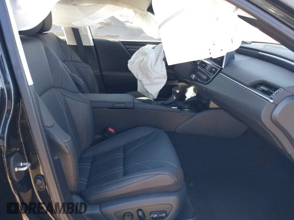 2024 Lexus ES 350 Luxury z VIN 58AEZ1B11RU179019, wystawiony jako IAAI lot #41286693 z przebiegiem 13 704 mil mil oraz . Historia ofert i sprzedaży dostępna na DreamBid. Obrazek 5.