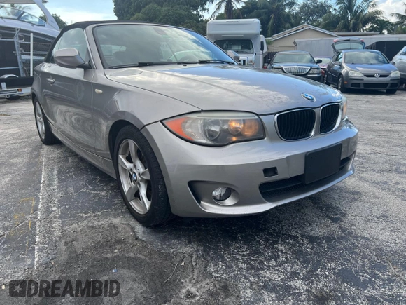 2012 BMW 1 Series 128i z VIN WBAUL7C52CVM81429, wystawiony jako Copart lot #80549174 z przebiegiem 155 938 mil mil oraz Tytuł czysty. Historia ofert i sprzedaży dostępna na DreamBid. Obrazek 1.