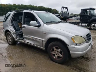 2000 Mercedes-Benz M-Class with VIN 4JGAB54E5YA202352, listed as a Copart auction lot 73734624 with 295,895 mi miles and Salvage Title. Bid and sale history available at carsss.com. Image 4.